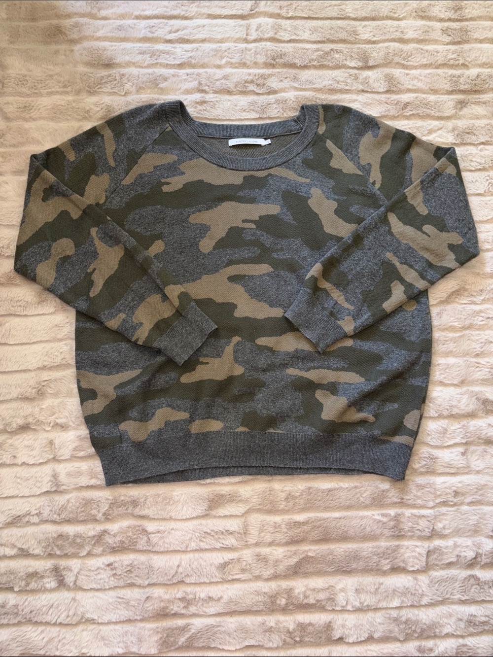 Crewneck Camo Print Sweater in Gray and Olive